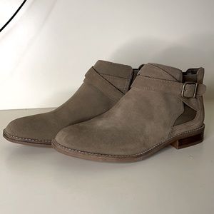 Clark’s Suede Camzins